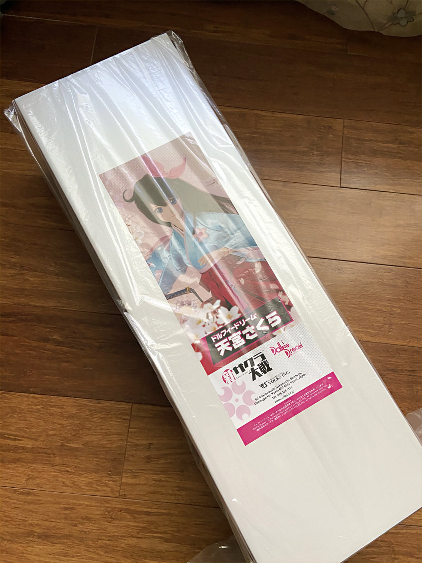 Image displays a white Dollfie Dream Box box with the display image of Sakura Amamiya.