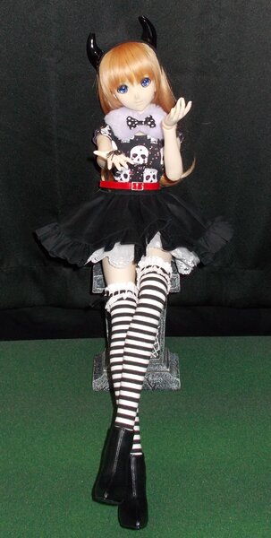 Spooky season is here, so Neris offers a spider.