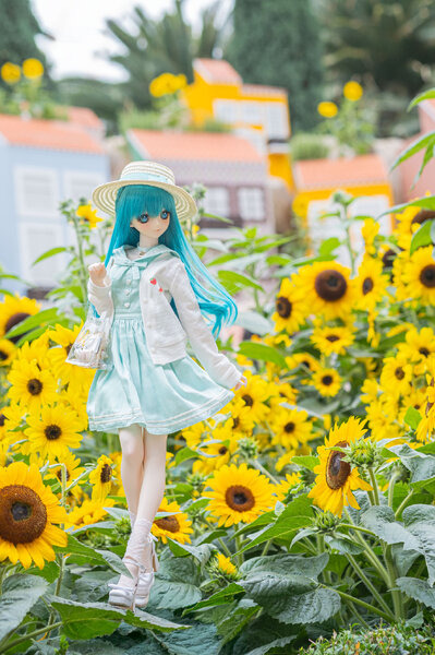 Miku in Sunflower Field 🌻